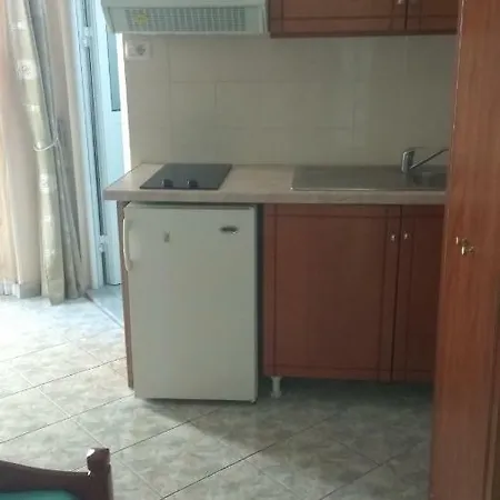 Luiza & Bushati بيت ضيافة كساميل
