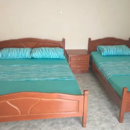Luiza & Bushati بيت ضيافة